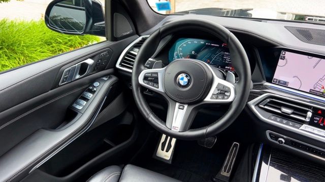 2021 BMW X7 M50i 27