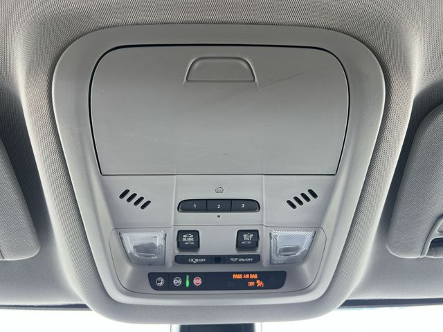 Used 2020 White GMC SLT image 31
