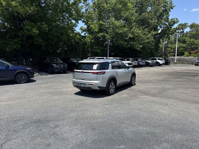 Used 2023 Silver Nissan SL image 5