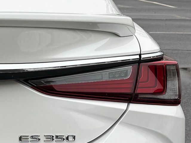 2023 Lexus ES