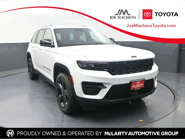 Bright White Clearcoat 2025 Jeep Grand Cherokee SUV / Crossover Four-Wheel Drive 8-Speed Automatic