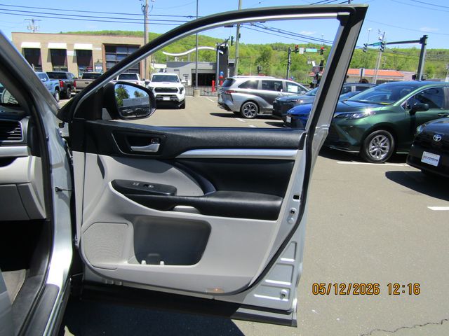 used 2019 Toyota Highlander car, priced at $25,499