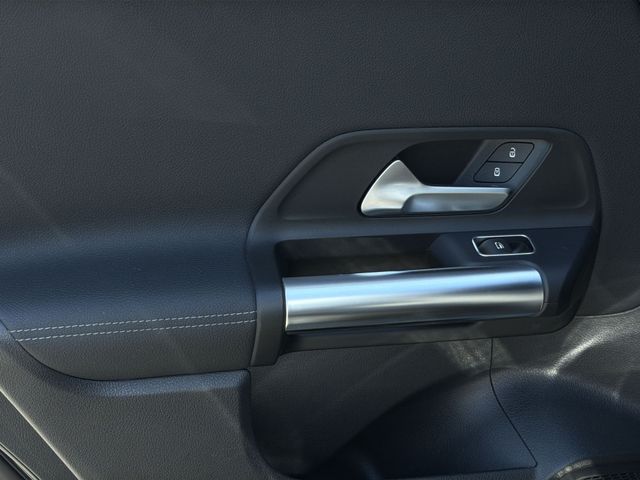 Used 2023  Mercedes-Benz GLA 250 image 21
