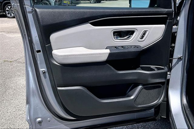 Used 2025 Honda Pilot Touring 4D Sport Utility