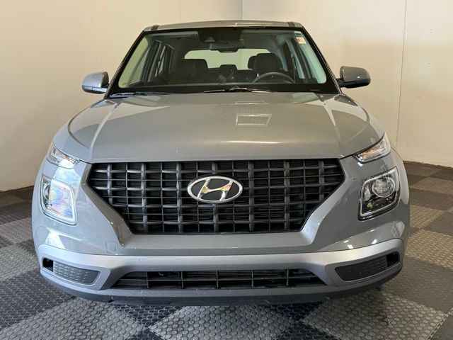 2022 Hyundai Venue SE photo