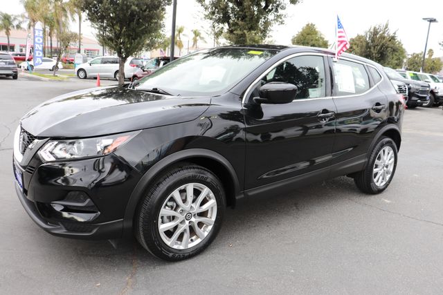 2021 Nissan Rogue Sport S 3