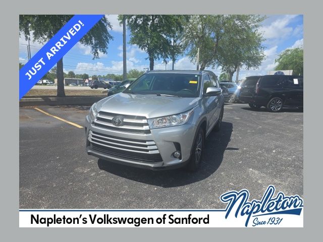 Silver 2018 Toyota Highlander XLE AWD SUV / Crossover All-Wheel Drive 8-Speed Automatic