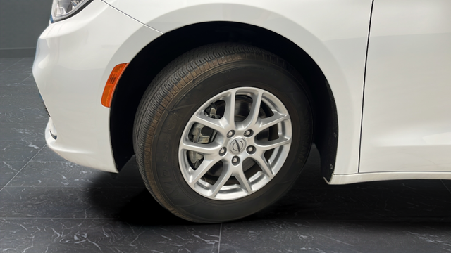 Used 2023 Bright White Clearcoat Chrysler Touring L image 35