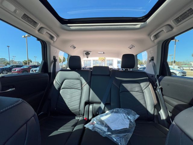 2025 Everest White Pearl Tricoat Nissan Pathfinder Platinum FWD SUV