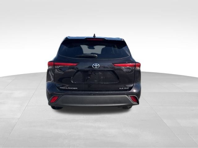 used 2021 Toyota Highlander car, priced at $28,899