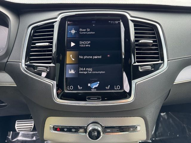2022 Volvo XC90 Recharge T8 R-Design photo 16