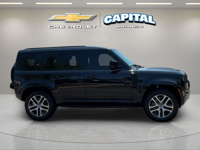 Used 2022  Land Rover SE image 6