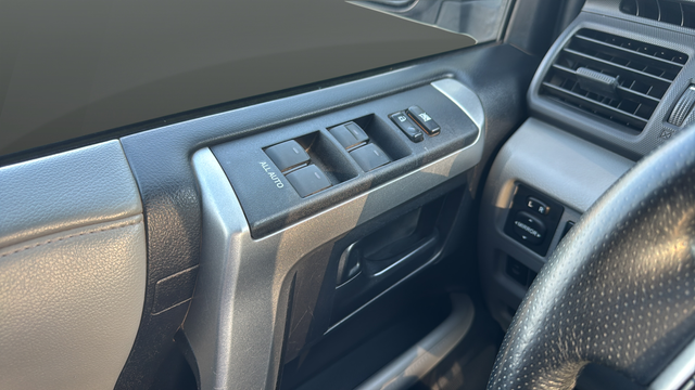 Used 2013 Classic Silver Metallic Toyota SR5 image 21
