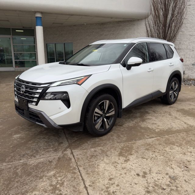 Everest White Pearl 2024 Nissan Rogue SL AWD SUV / Crossover All-Wheel Drive Continuously Variable Transmission