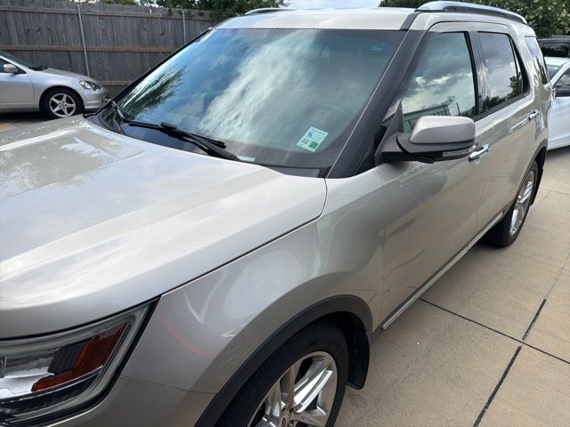 2017 Ford Explorer Limited FWD's photo