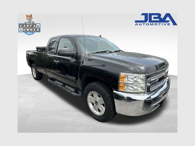 Black 2013 Chevrolet Silverado 1500 Pickup Truck Four-Wheel Drive 6-Speed Automatic Overdrive