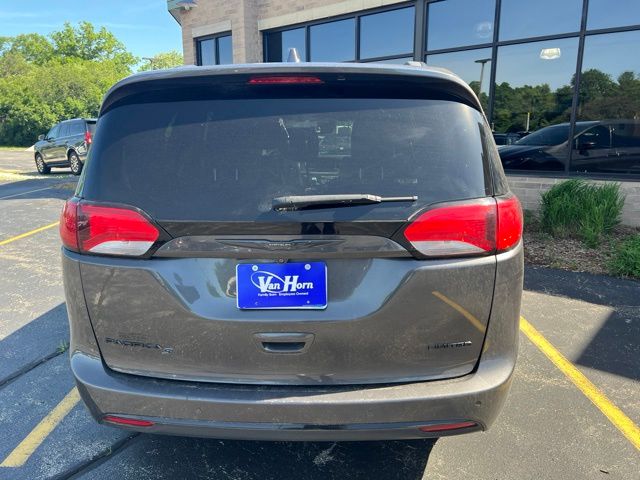 Used 2019 Granite Crystal Metallic Clearcoat Chrysler Limited image 5