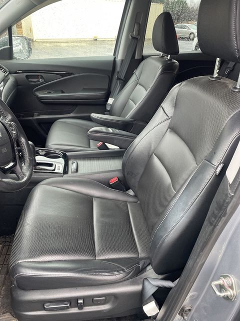 2017 Honda Ridgeline RTL-E photo 2