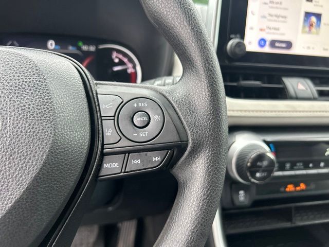 2023 Toyota RAV4 XLE - Photo 22