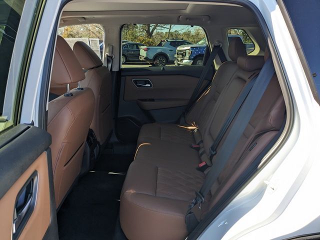 2025 Nissan Rogue Platinum photo