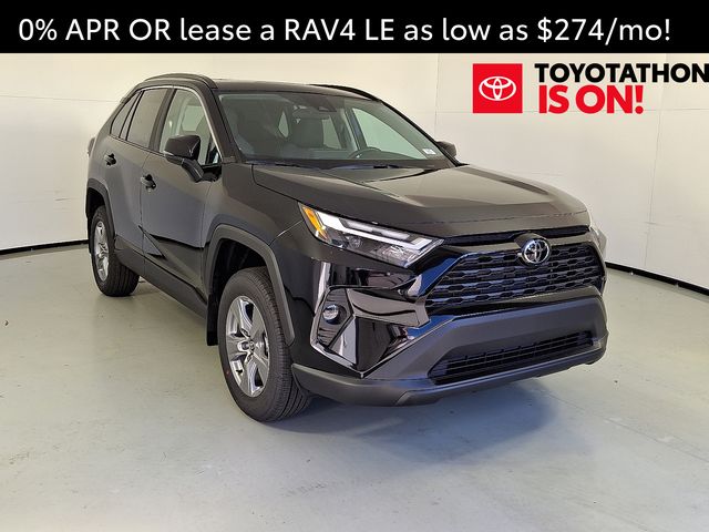 2025 Toyota RAV4 XLE's photo