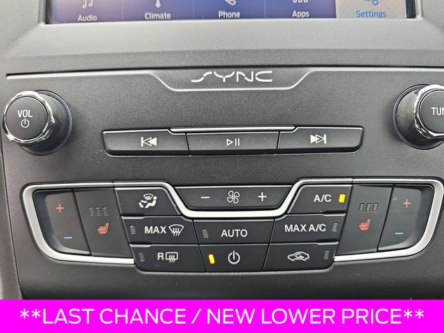 Used 2020 White Ford SE image 24
