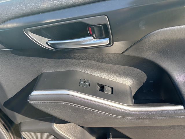 used 2021 Toyota Highlander car, priced at $28,899