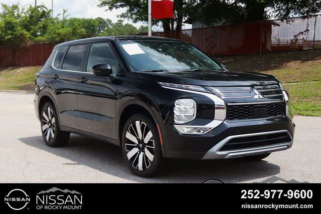 Labrador Black Pearl 2025 Mitsubishi Outlander SUV / Crossover Front-Wheel Drive Continuously Variable Transmission