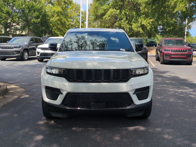 Used 2022 White Jeep Altitude image 8
