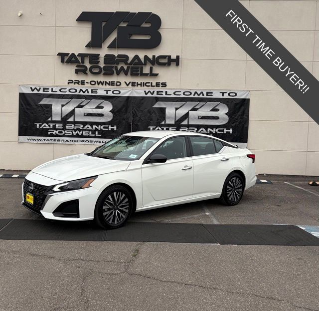 Glacier White 2025 Nissan Altima 2.5 SV FWD Sedan Front-Wheel Drive Continuously Variable Transmission