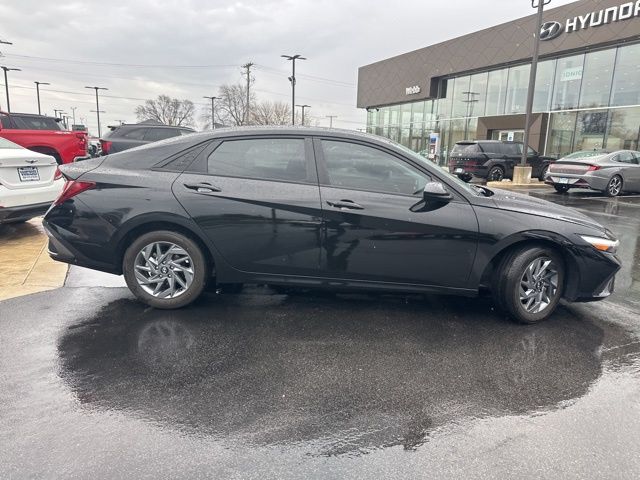 Used 2024 Black Hyundai SEL image 23