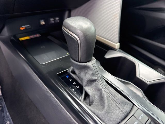 2025 Toyota Camry SE - Photo 23