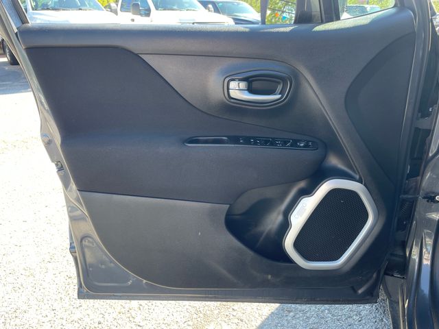 2021 Jeep Renegade Latitude - Graphite Gray exterior view 9
