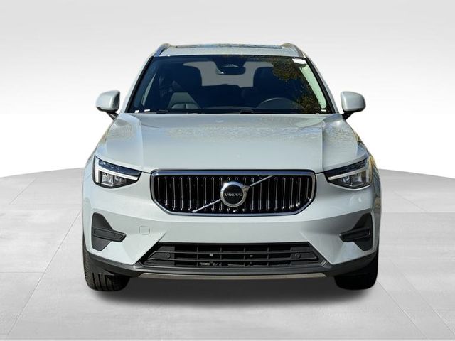 2024 Volvo XC40 B5 Core 8