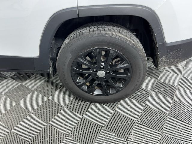 used 2022 Jeep Cherokee car, priced at $18,879