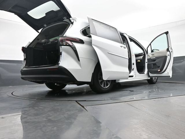 2024 Toyota Sienna XLE 52