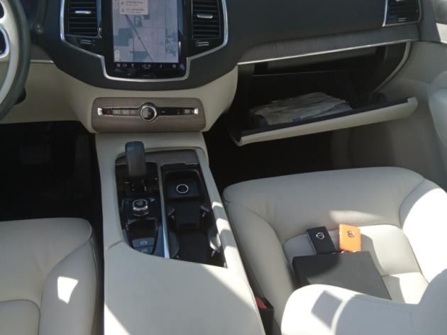 2024 Volvo XC90 B5 Plus