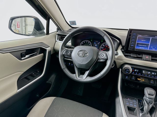 2020 Toyota RAV4 XLE 21