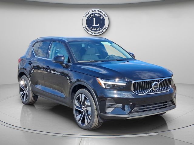 Onyx Black Metallic 2025 Volvo XC40 B5 Ultra Bright Theme AWD SUV / Crossover All-Wheel Drive Automatic