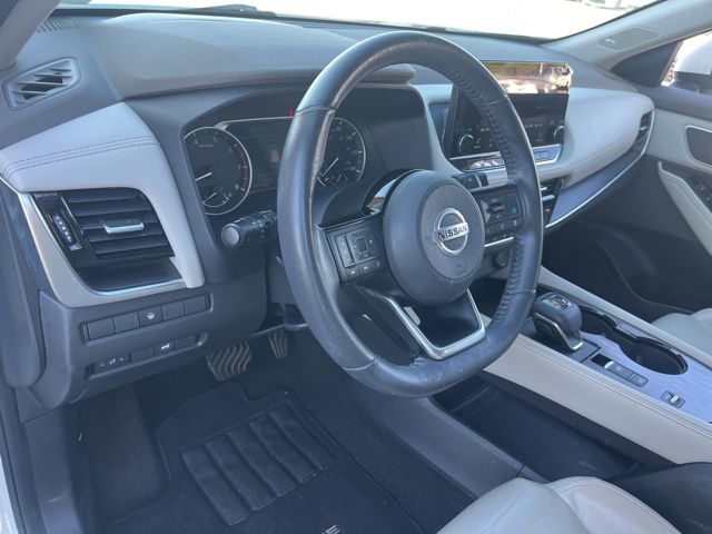 Used 2021 White Nissan SL image 9