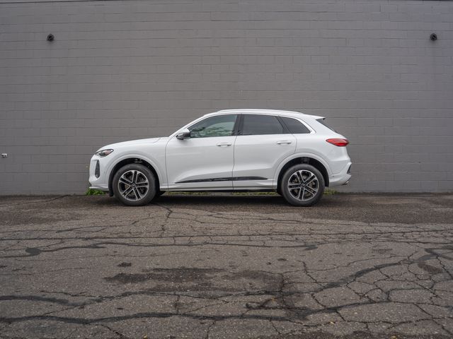 Certified Used 2025 White Audi 2.0T Premium image 2