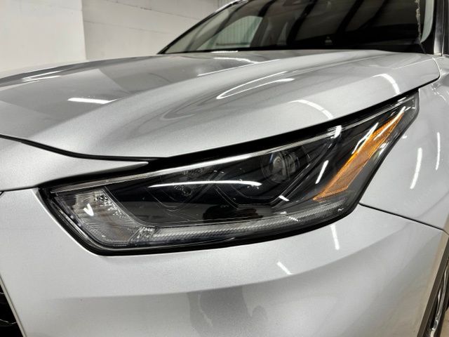 Used 2021 Silver Toyota XLE image 9