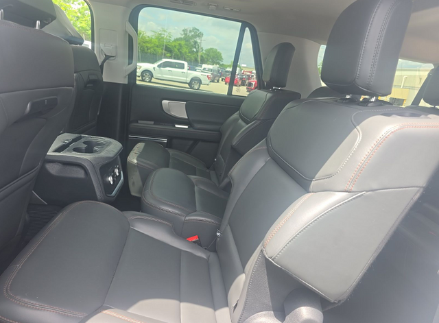 2025 Oxford White Ford Expedition Max Active 4X4 SUV