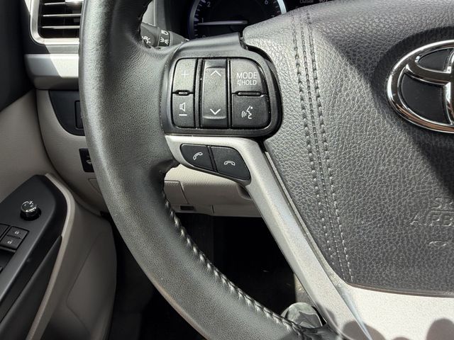 2019 Toyota Highlander XLE Silver at Toyota of Victoria
