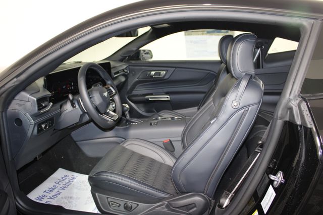 2025 Ford Mustang GT Premium photo