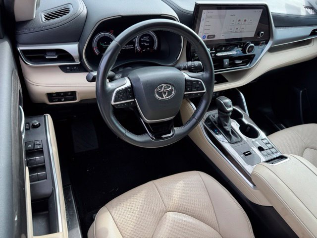 Used 2024 Toyota Highlander SUV