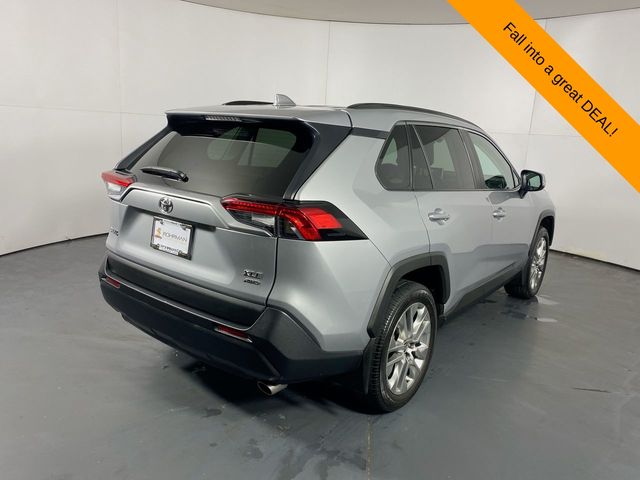 2021 Toyota RAV4 XLE Premium 32