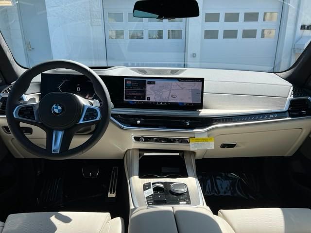 2025 BMW X7 xDrive40i 12