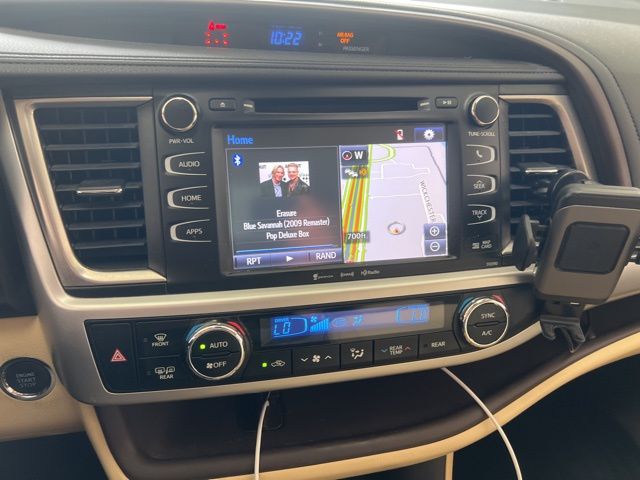 2019 Toyota Highlander XLE White at Classic Chevrolet Galveston