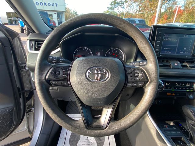 2021 Toyota RAV4 XLE 18